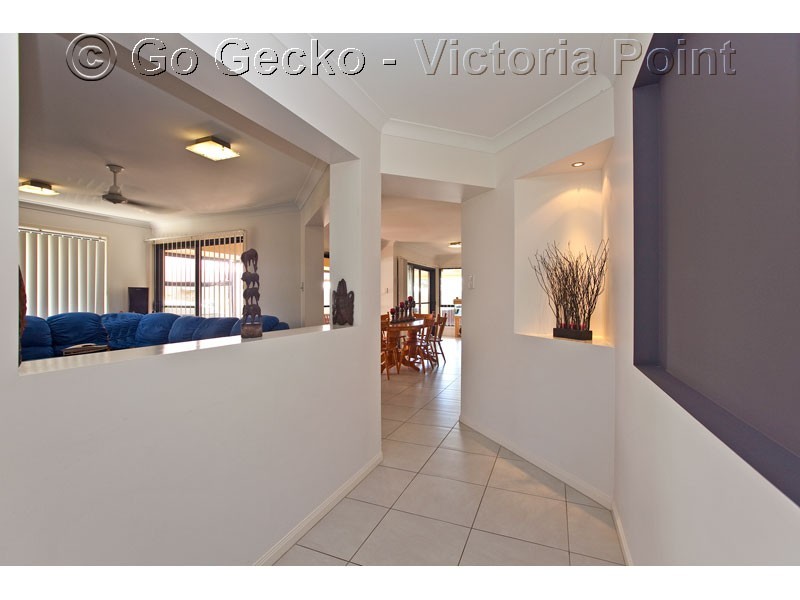 5 Mervyn Crescent, Redland Bay QLD 4165