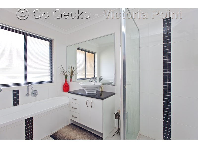 5 Mervyn Crescent, Redland Bay QLD 4165