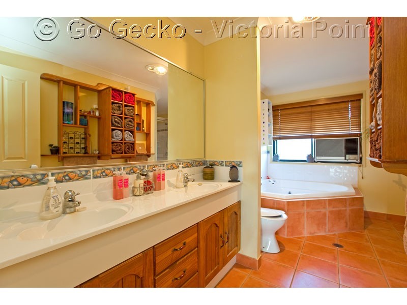 12 Kalmia Drive, Redland Bay QLD 4165