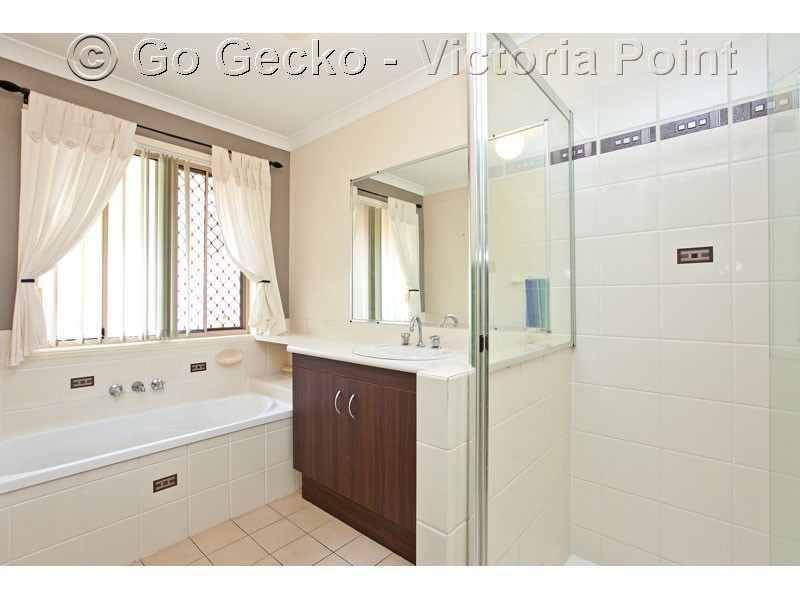 4 Couran Court, Redland Bay QLD 4165