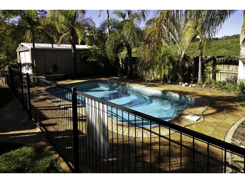 16 Terrier Court, Redland Bay QLD 4165