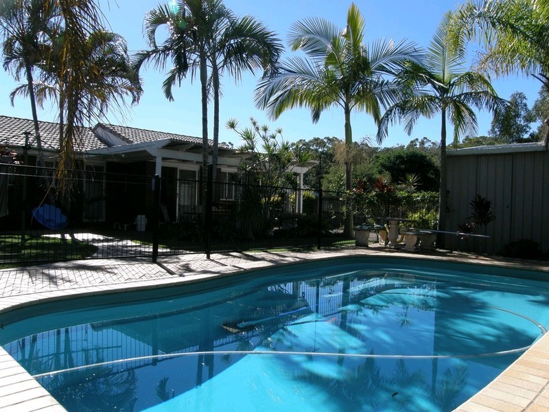 16 Terrier Court, Redland Bay QLD 4165