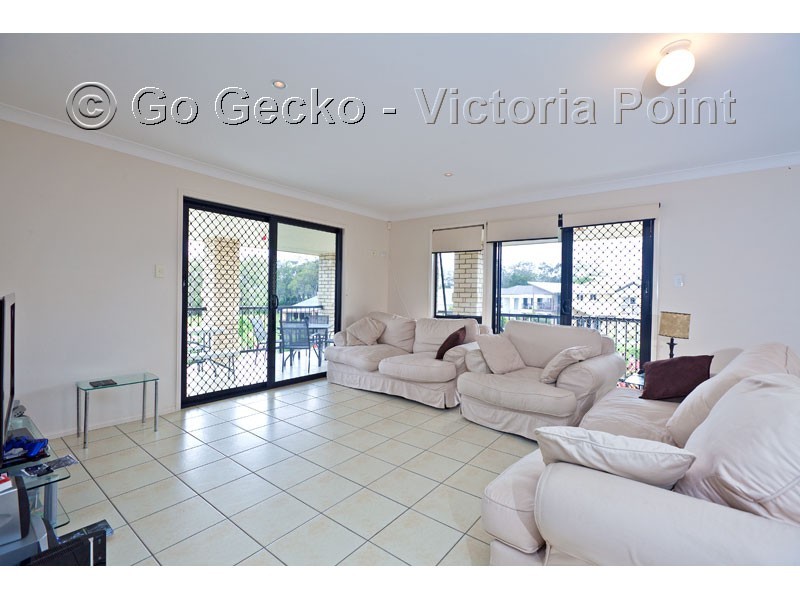 19 Sandy Cove Place, Redland Bay QLD 4165