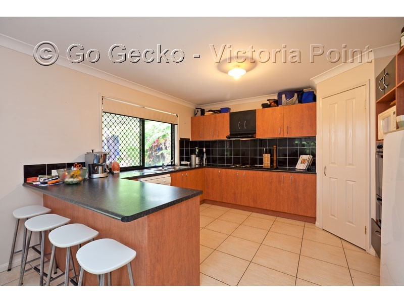 19 Sandy Cove Place, Redland Bay QLD 4165