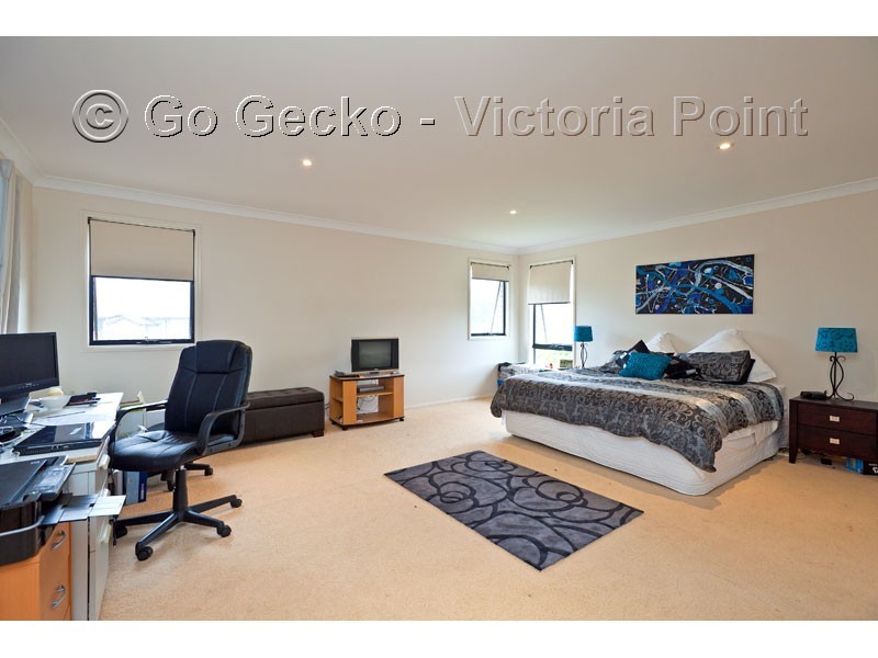 19 Sandy Cove Place, Redland Bay QLD 4165