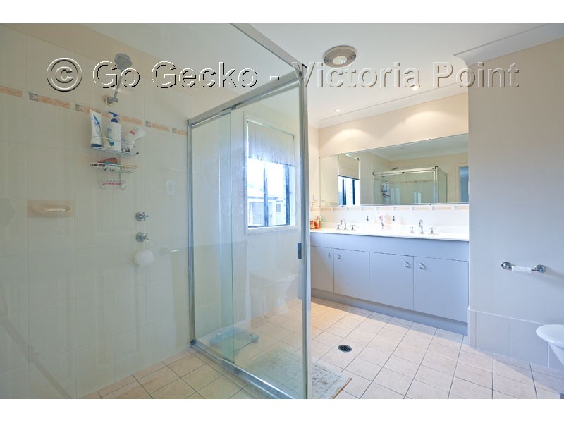 19 Sandy Cove Place, Redland Bay QLD 4165