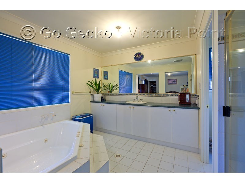 10 Roger Court, Redland Bay QLD 4165