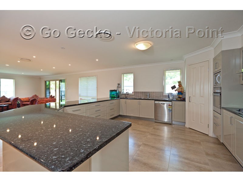 10 Ebony Crescent, Redland Bay QLD 4165