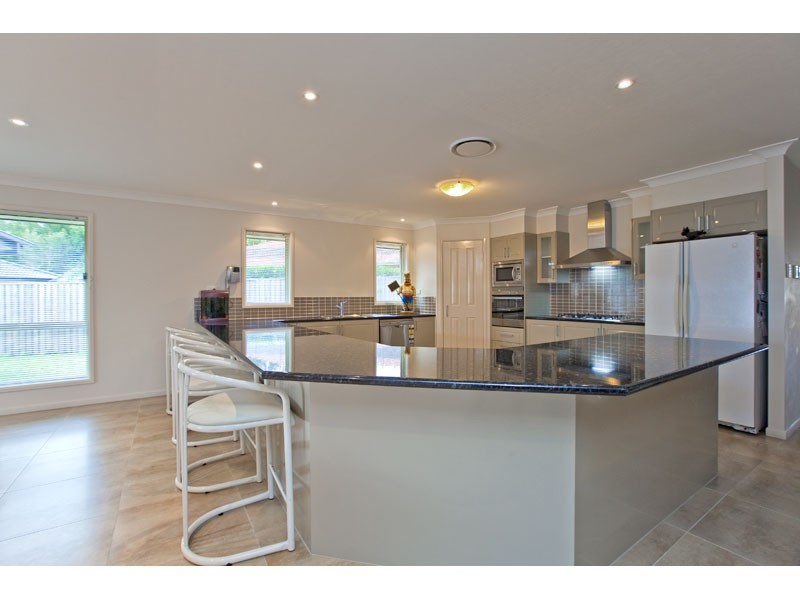 10 Ebony Crescent, Redland Bay QLD 4165
