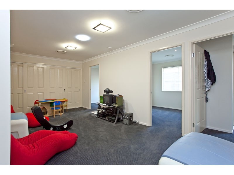 10 Ebony Crescent, Redland Bay QLD 4165