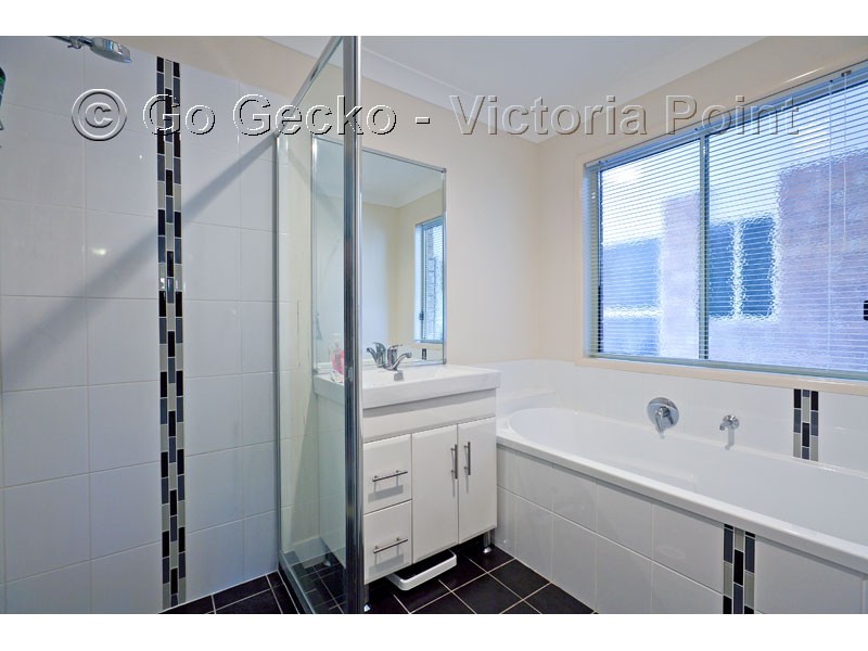 10 Ebony Crescent, Redland Bay QLD 4165