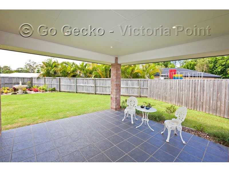 10 Ebony Crescent, Redland Bay QLD 4165