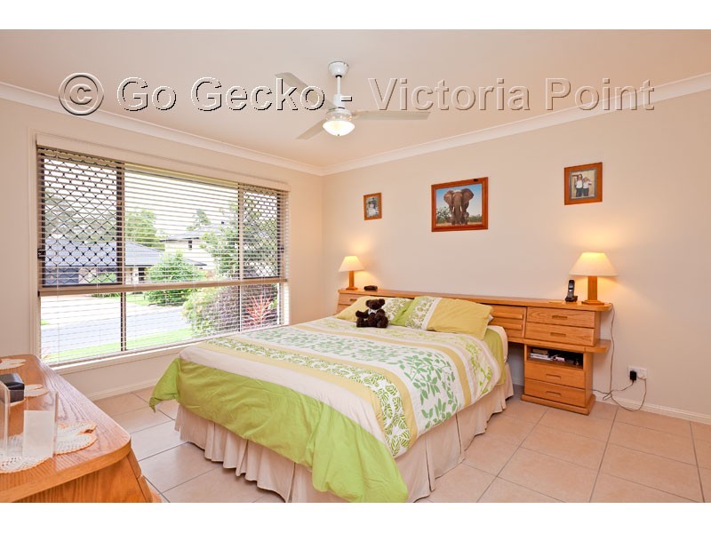 33 Ebony Crescent, Redland Bay QLD 4165