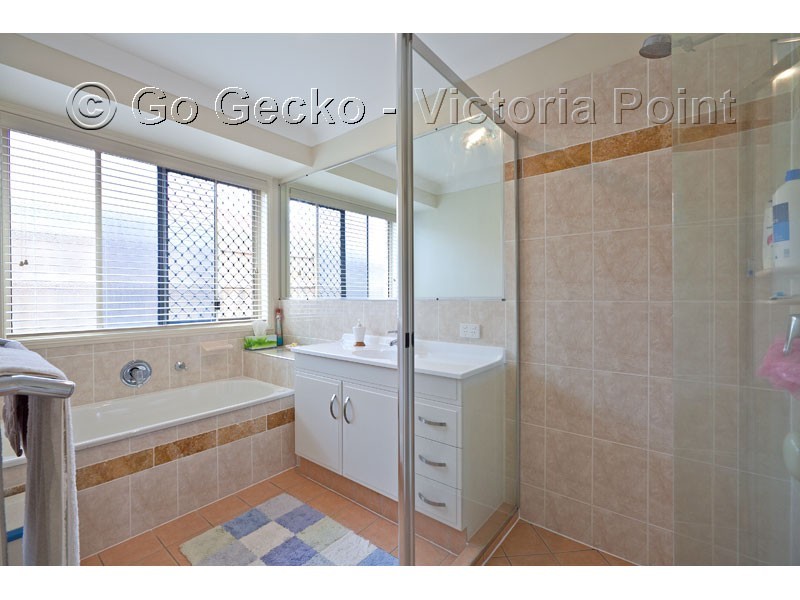 33 Ebony Crescent, Redland Bay QLD 4165