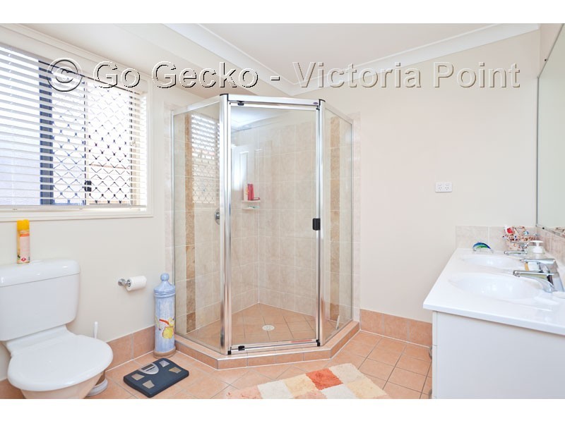 33 Ebony Crescent, Redland Bay QLD 4165