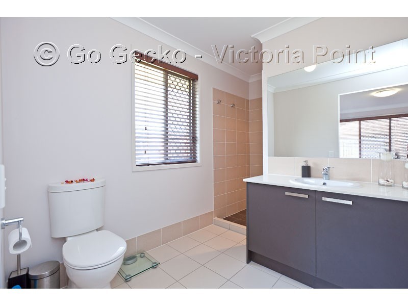 8 Sapium Road, Redland Bay QLD 4165