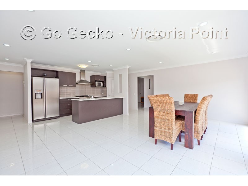 8 Sapium Road, Redland Bay QLD 4165