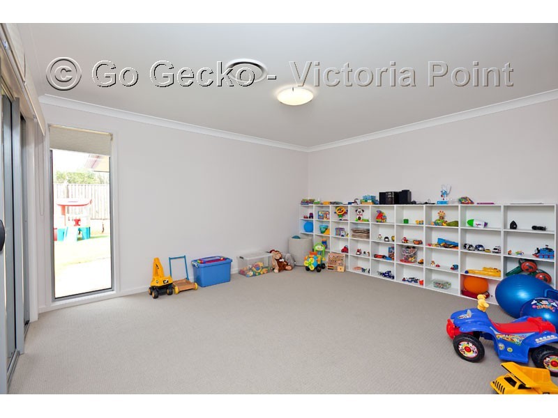 8 Sapium Road, Redland Bay QLD 4165