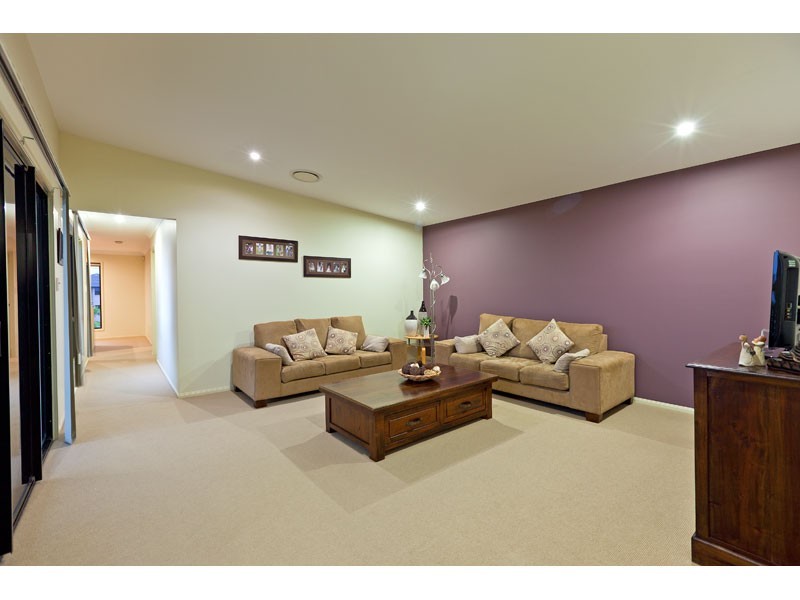 1 Truro Court, Redland Bay QLD 4165