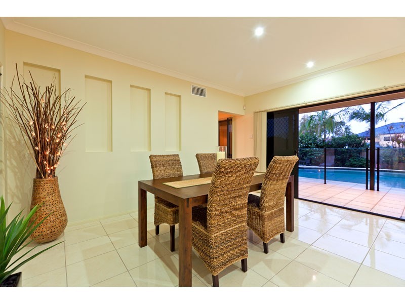 1 Truro Court, Redland Bay QLD 4165