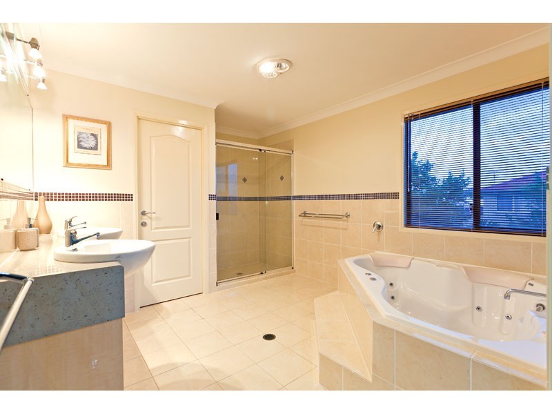 1 Truro Court, Redland Bay QLD 4165