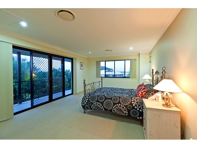 1 Truro Court, Redland Bay QLD 4165