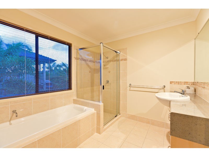 1 Truro Court, Redland Bay QLD 4165