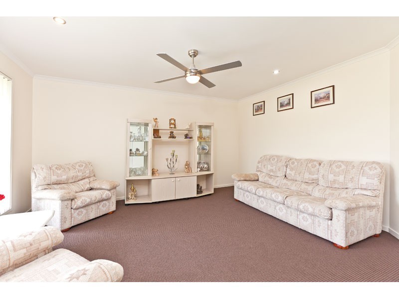 8 Pyrus Place, Redland Bay QLD 4165