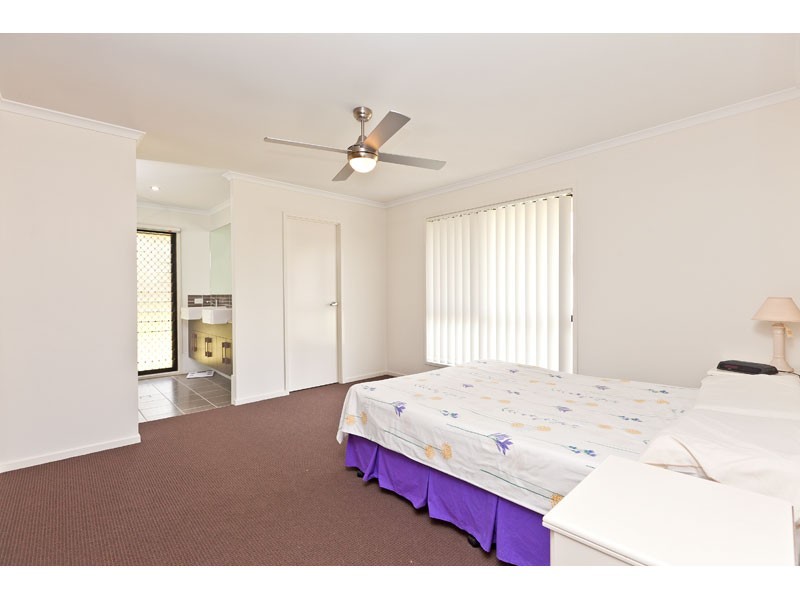 8 Pyrus Place, Redland Bay QLD 4165