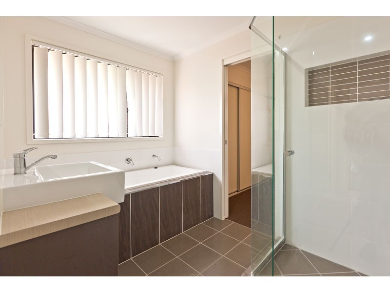 8 Pyrus Place, Redland Bay QLD 4165