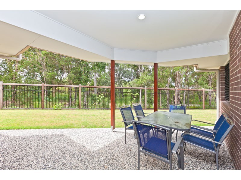 8 Pyrus Place, Redland Bay QLD 4165