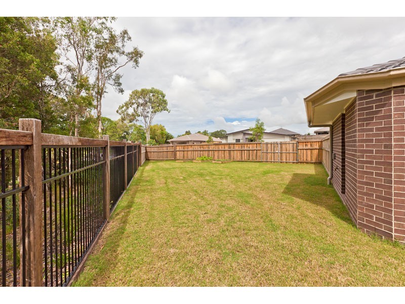 8 Pyrus Place, Redland Bay QLD 4165