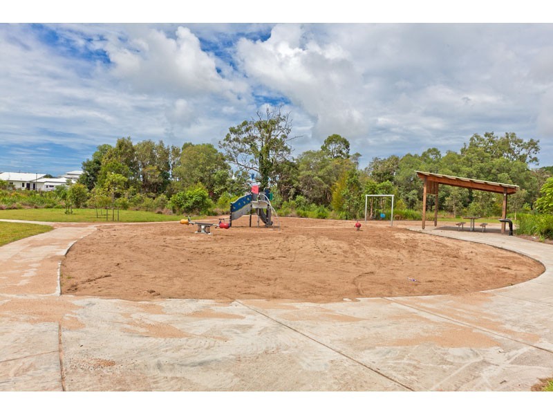 8 Pyrus Place, Redland Bay QLD 4165