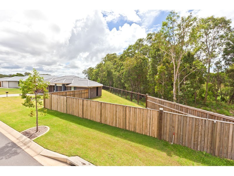 8 Pyrus Place, Redland Bay QLD 4165