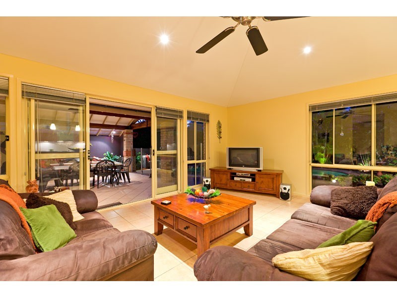 3 Truro Court, Redland Bay QLD 4165