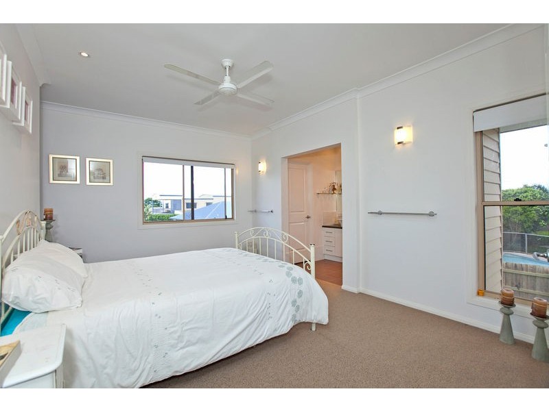 34 Huntly Place, Redland Bay QLD 4165