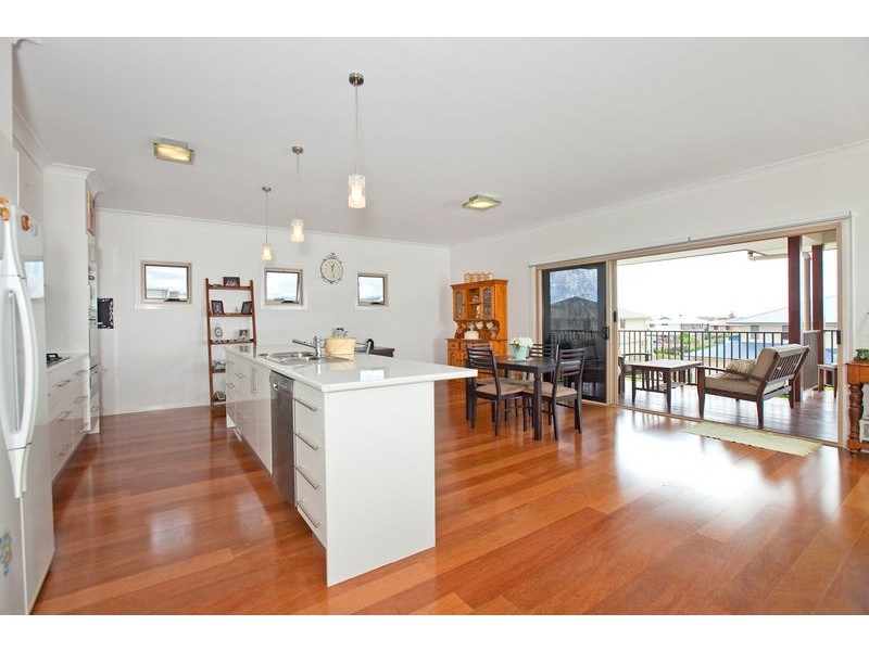 34 Huntly Place, Redland Bay QLD 4165