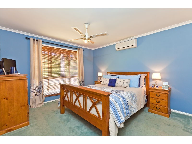 7 Westburn Court, Redland Bay QLD 4165
