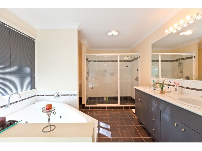 12 Butler Place, Redland Bay QLD 4165