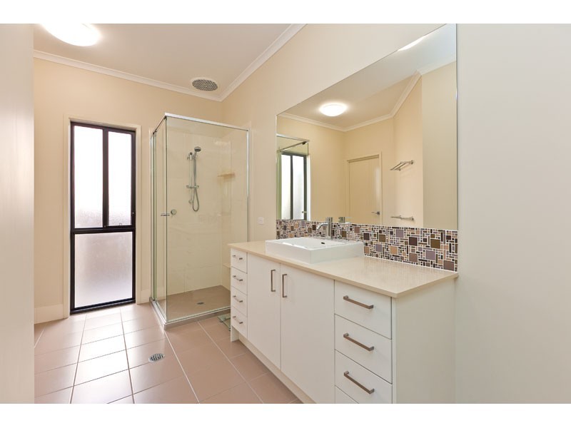 33 Ronnie Street, Cleveland QLD 4163