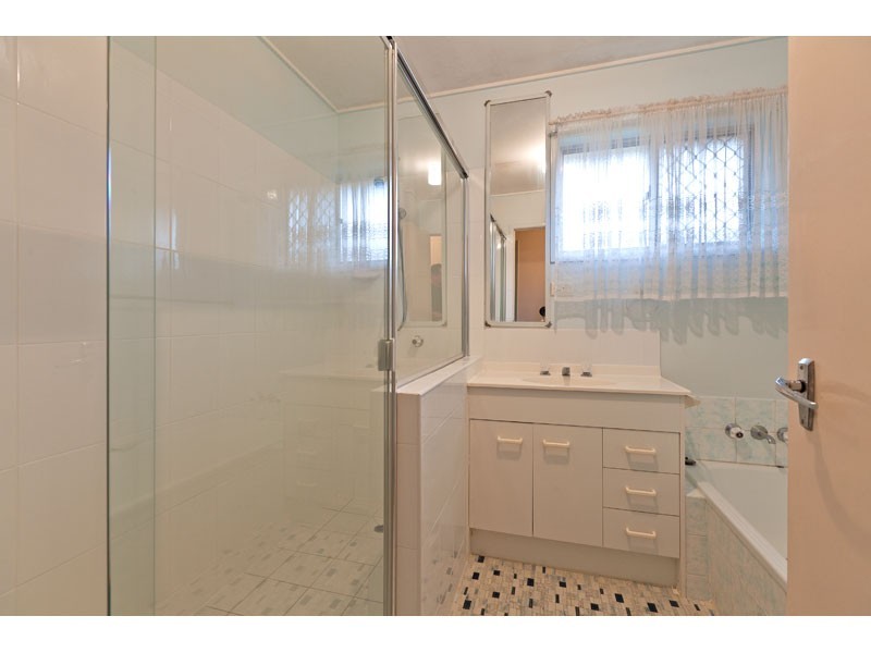 8 Scott Street, Redland Bay QLD 4165