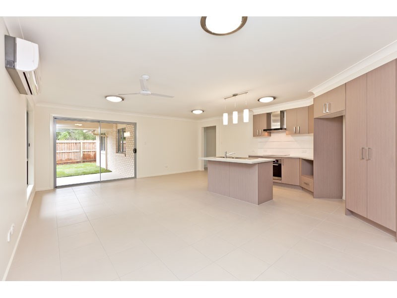 15 Bream Place, Redland Bay QLD 4165