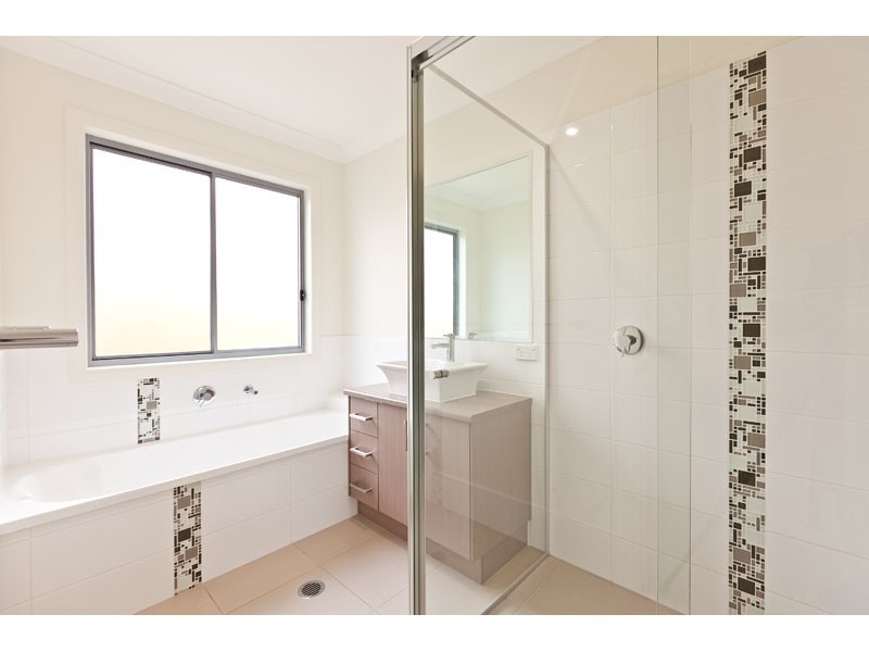 15 Bream Place, Redland Bay QLD 4165