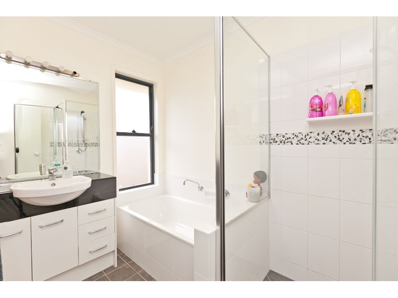 82 Ebony Crescent, Redland Bay QLD 4165