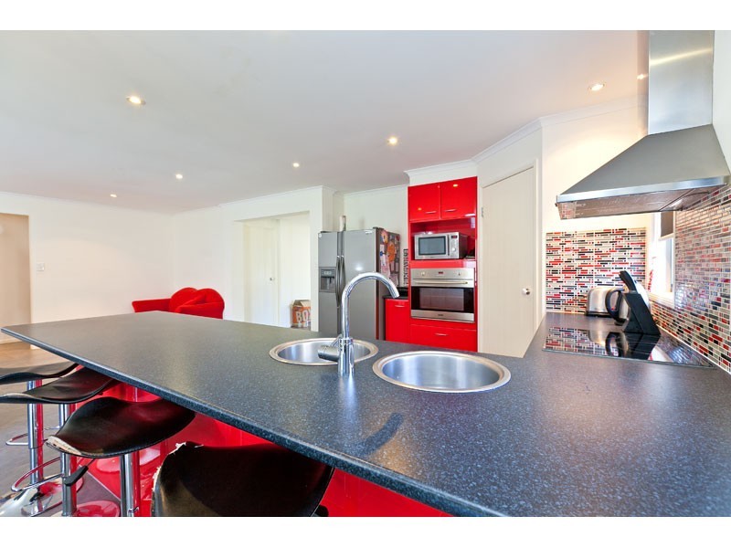 82 Ebony Crescent, Redland Bay QLD 4165