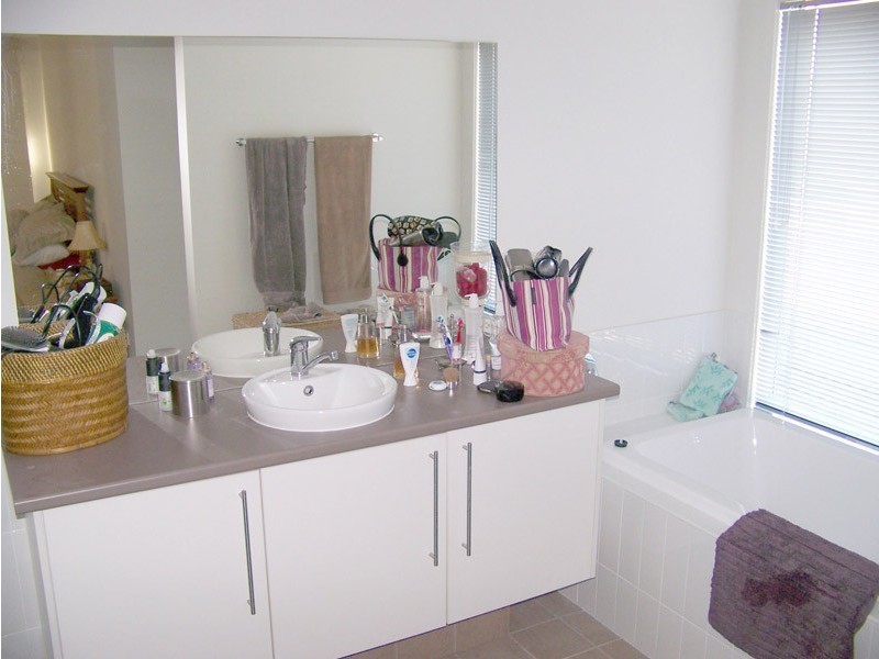 56 MacDonald Street, Lota QLD 4179