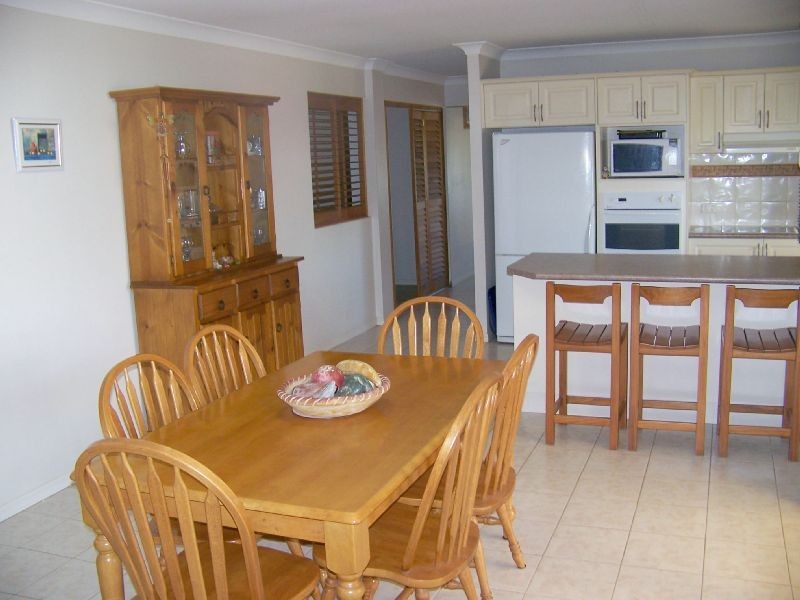 6 Niebling Place, Manly West QLD 4179