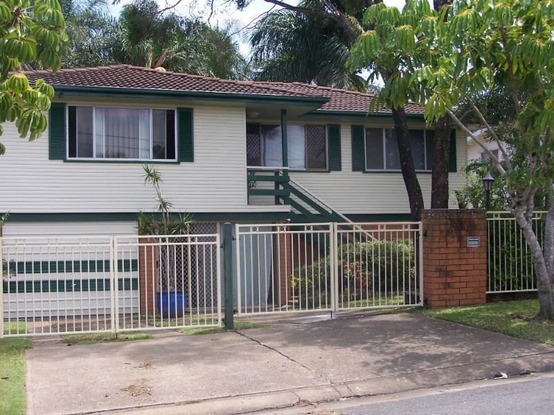 4 Suzanne Street, Wynnum West QLD 4178