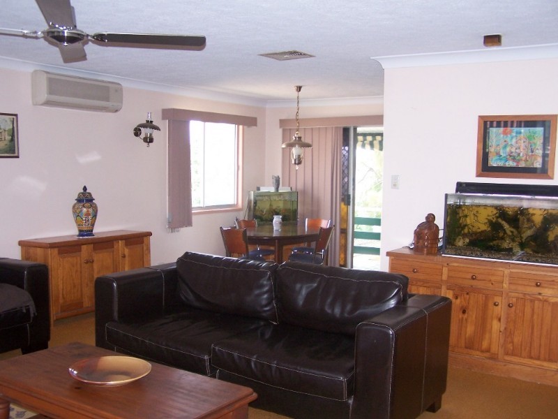 4 Suzanne Street, Wynnum West QLD 4178