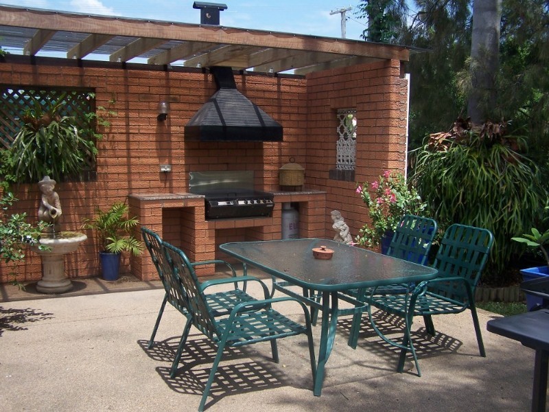 4 Suzanne Street, Wynnum West QLD 4178